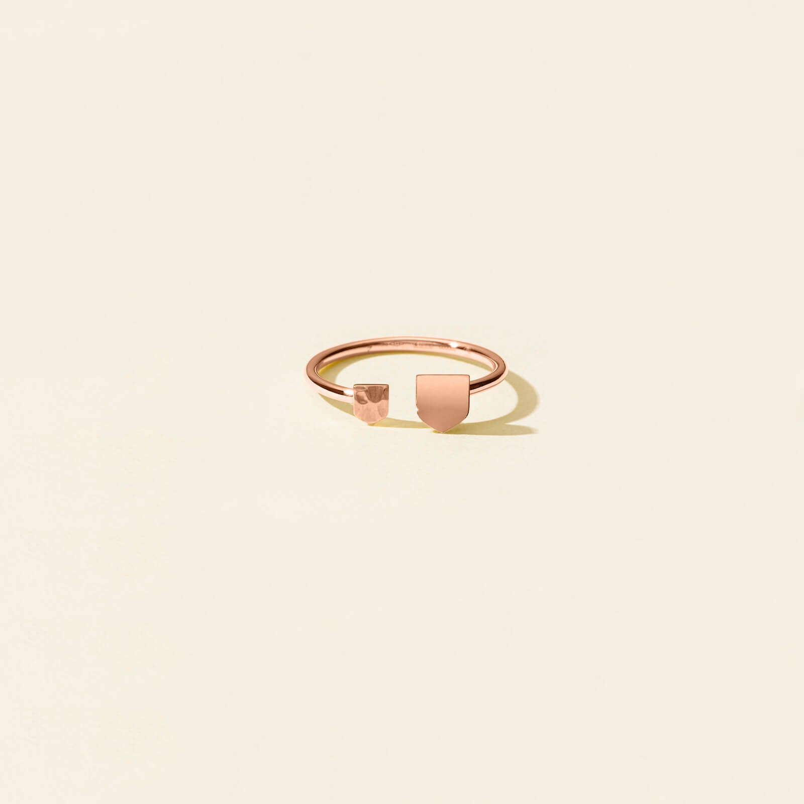 Bague double blason d'or sur anneau