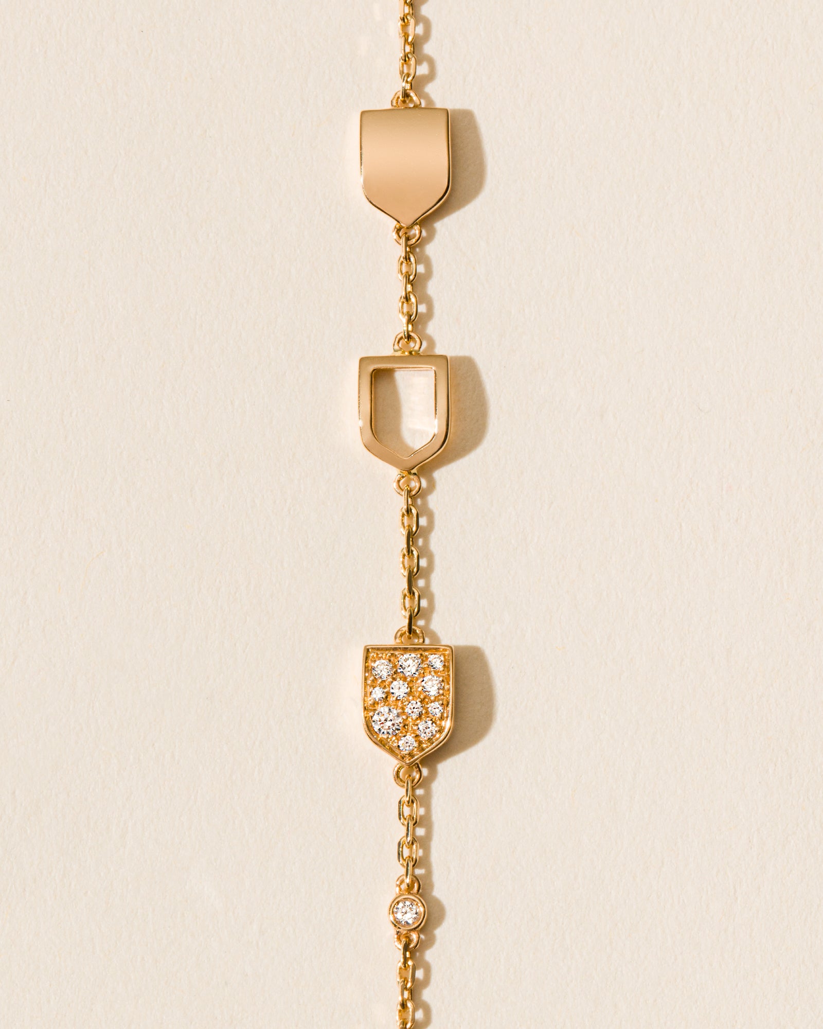 Bracelet multi Blason d'Or sur chaîne avec diamant personnalisable