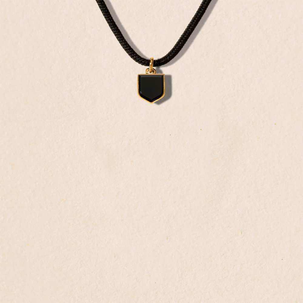 Collier Blason d'Or pavé onyx sur cordon noir - taille M
