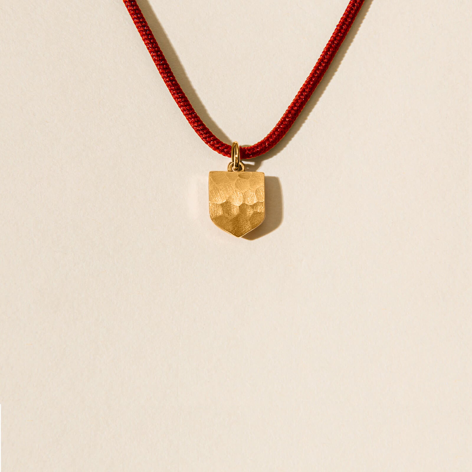 Collier cordon personnalisable - blason L martelé