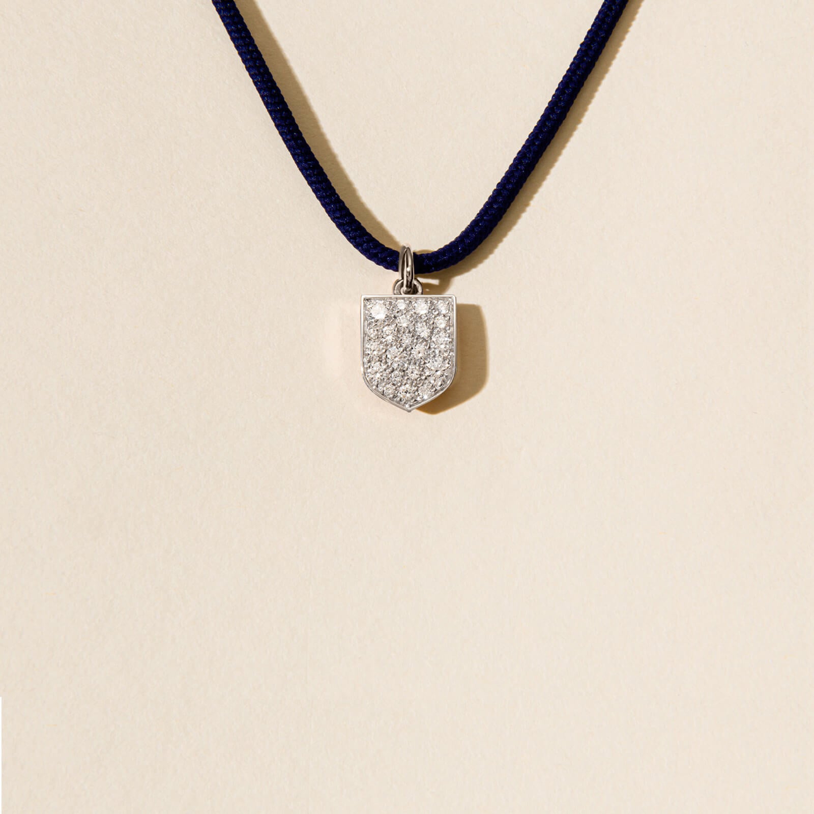 Collier cordon personnalisable - blason L pavé diamants