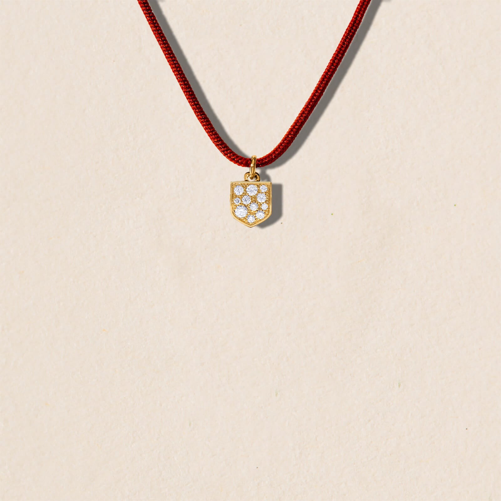 Collier cordon personnalisable - blason M pavé diamants