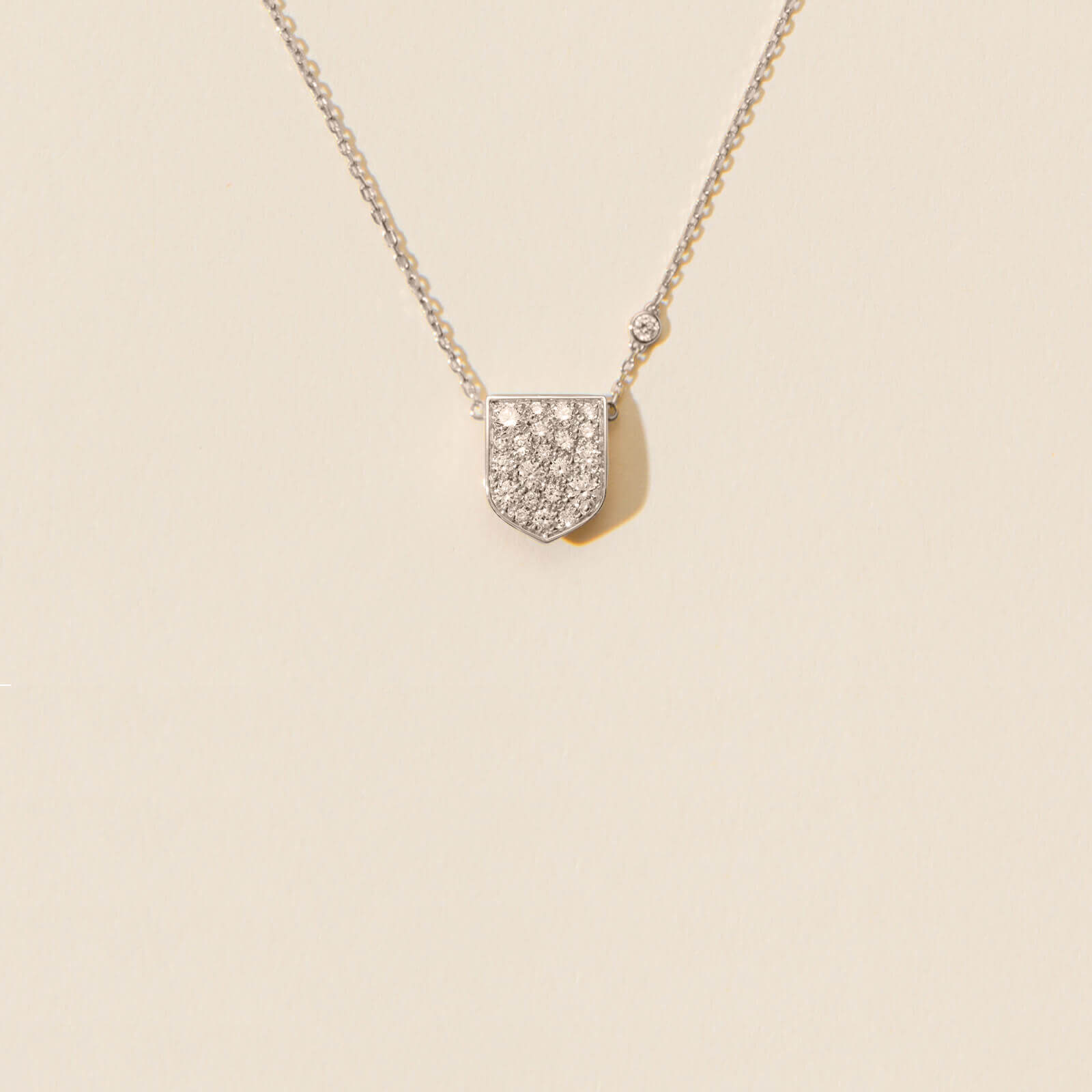 Collier chaine personnalisable - blason L pavé diamants