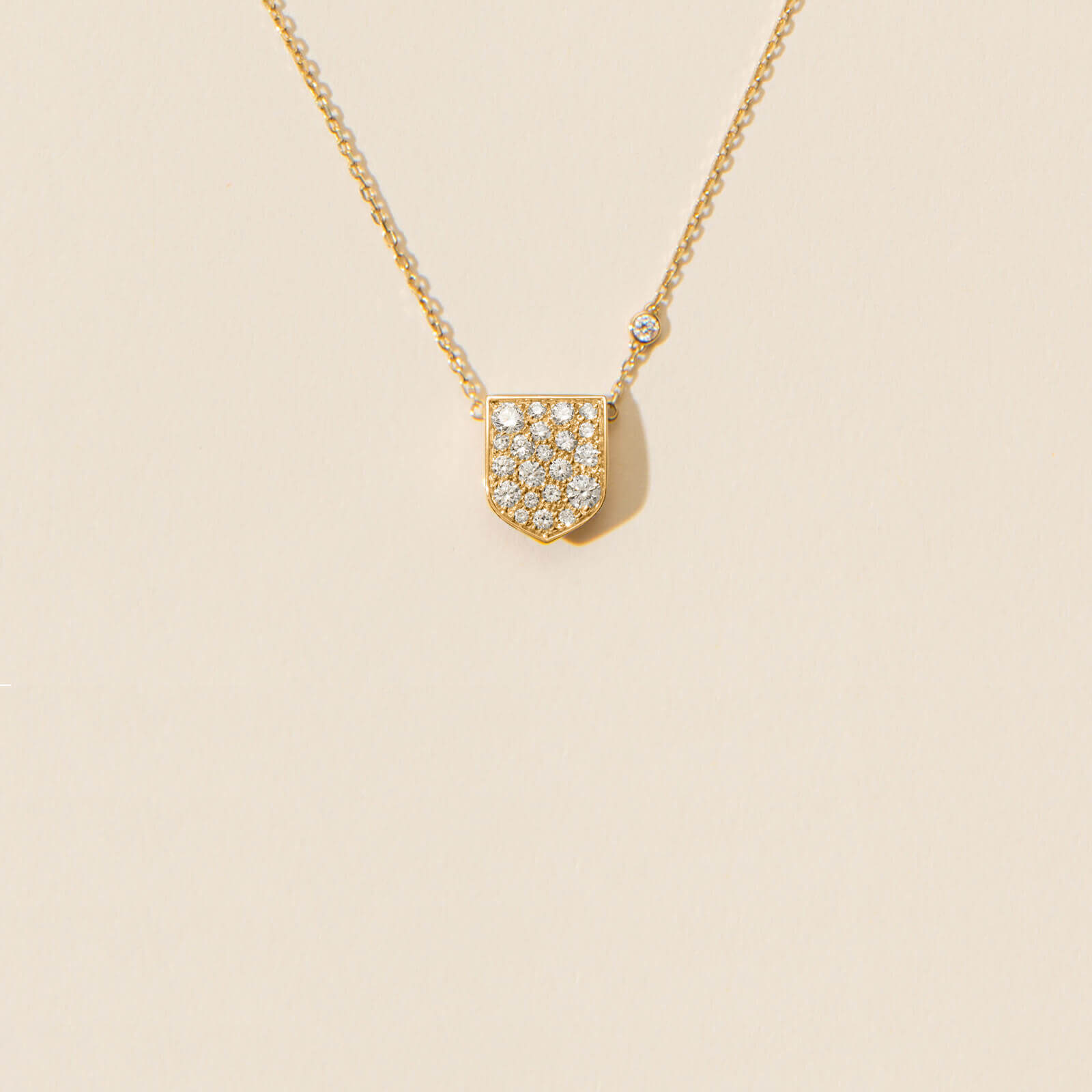 Collier chaine personnalisable - blason L pavé diamants