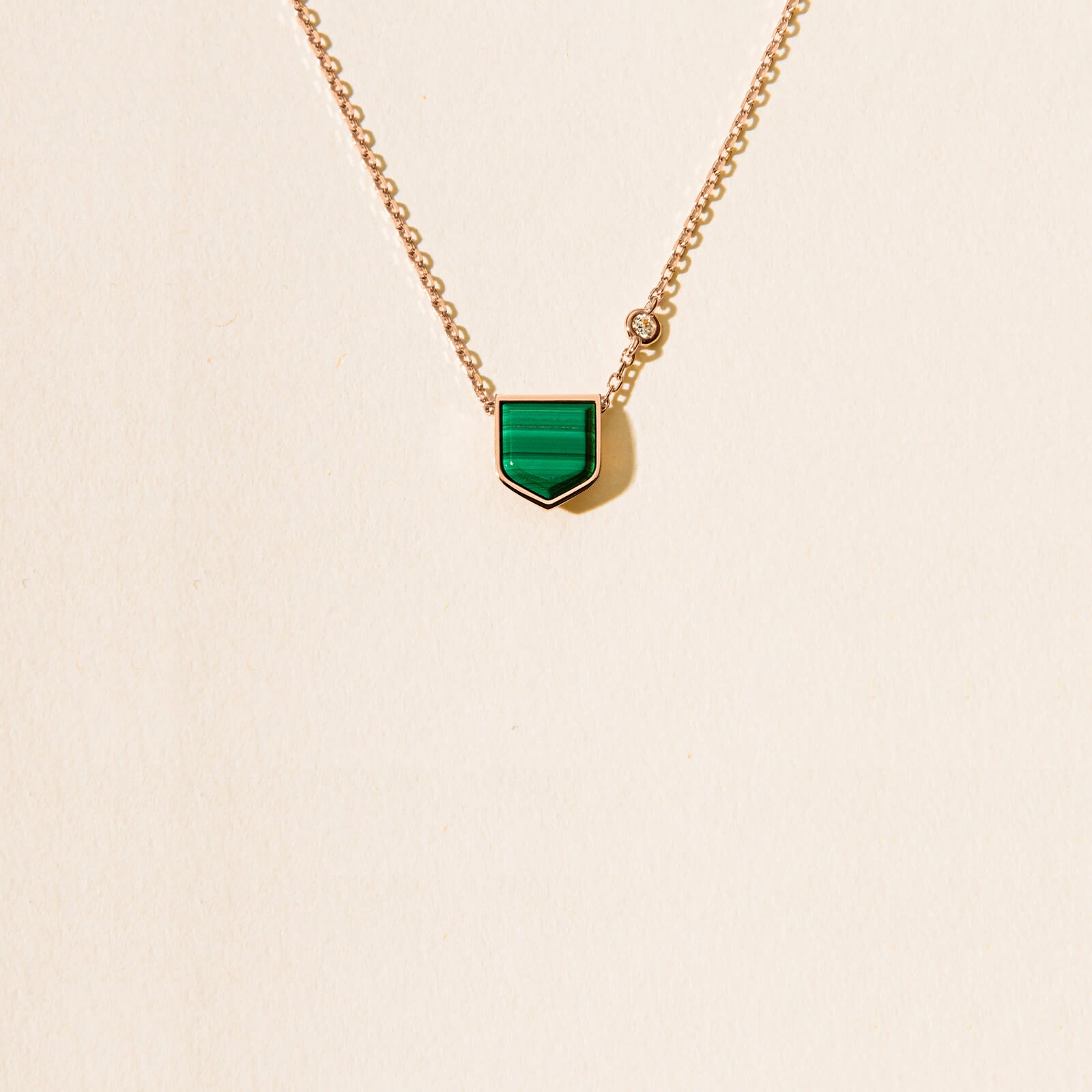 Collier Blason d'Or jaune pavé malachite sur chaîne - taille M