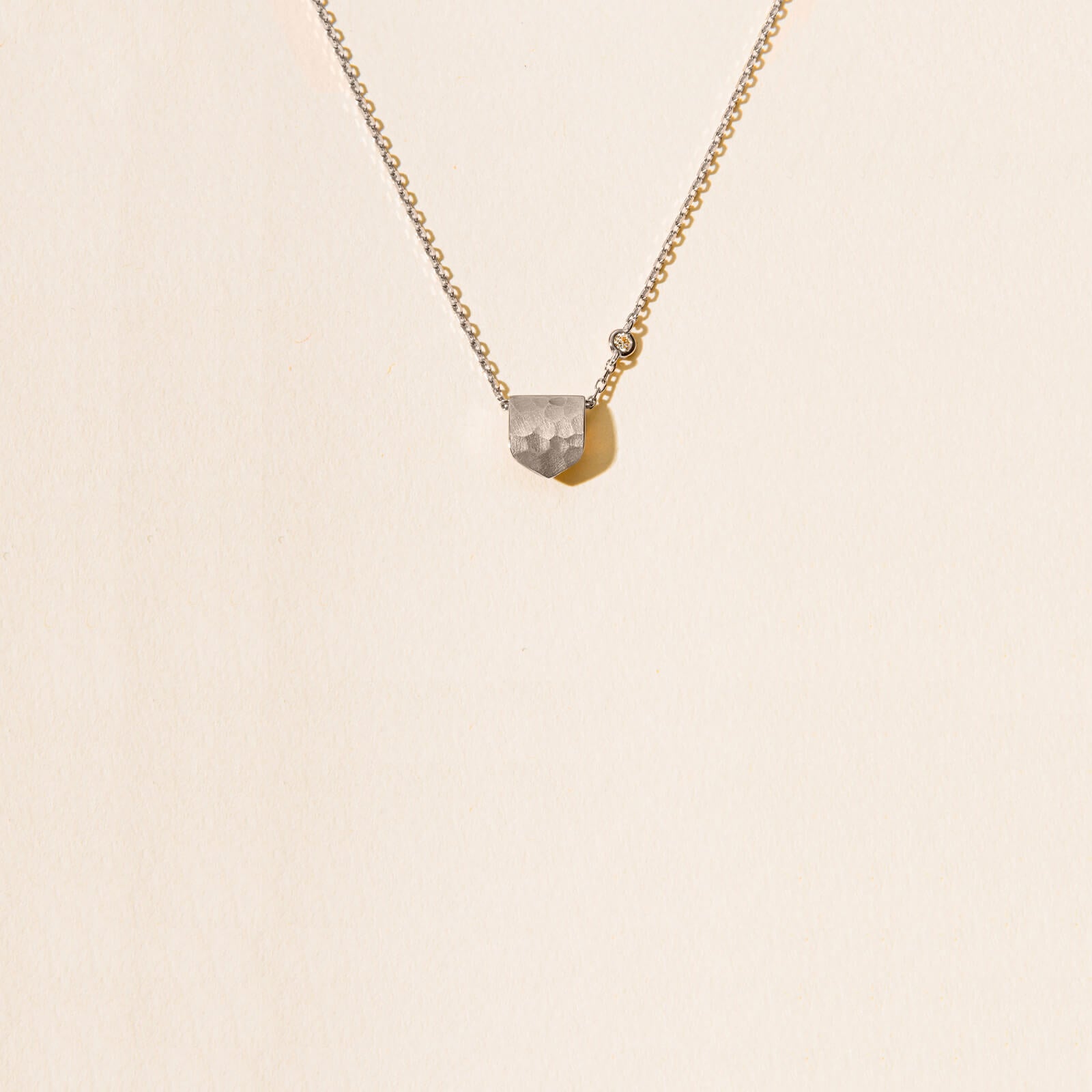 Collier chaine personnalisable - blason S martelé