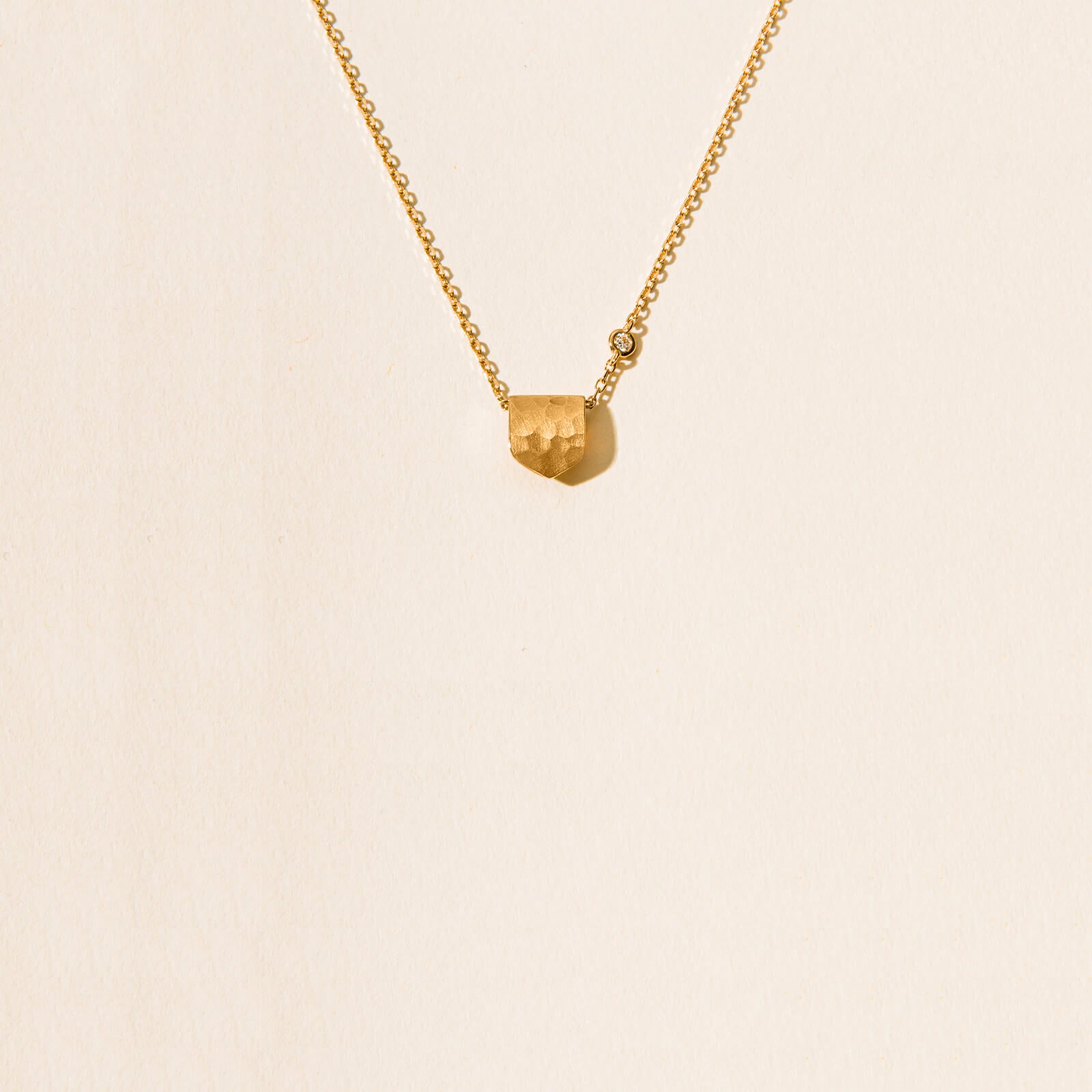 Collier chaine personnalisable - blason S martelé