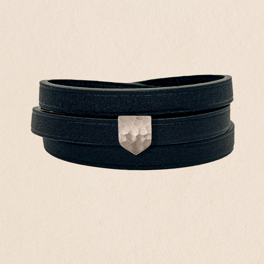Bracelet Blason d'Or effet martelé en cuir véritable triple tours - Blason L
