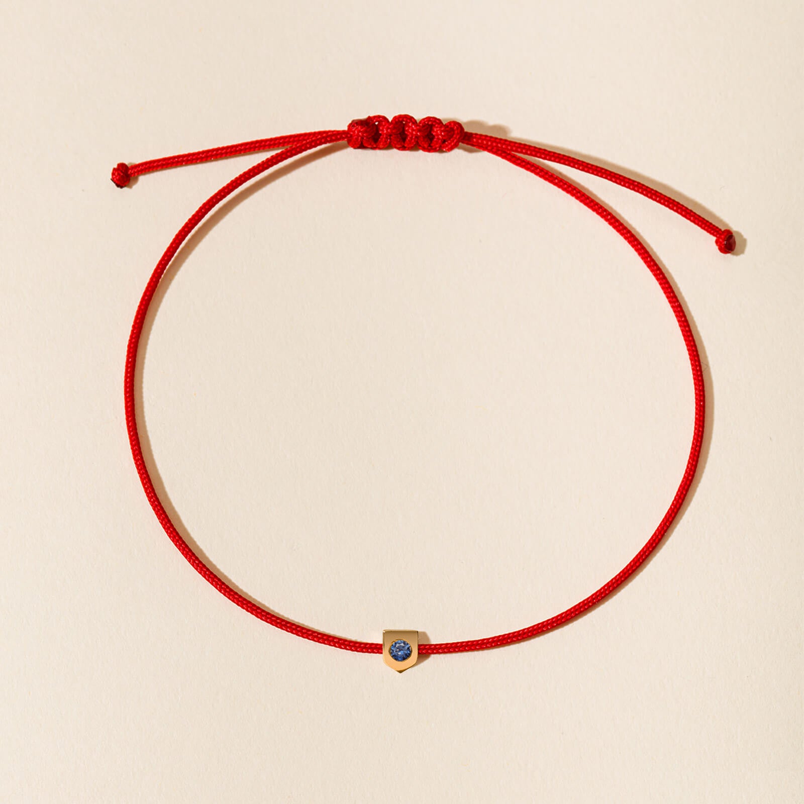 Bracelet cordon personnalisable – Mini Blason d’or solo saphir